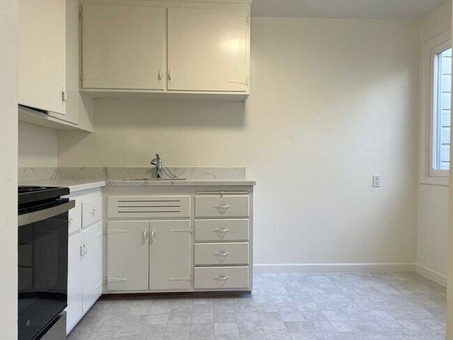 Building Photo - 1342