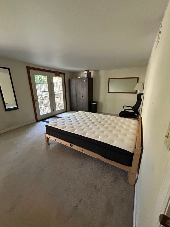 Building Photo - 4 Bedroom, 2.5 Bath Townhouse for Rent – $2,700/Month