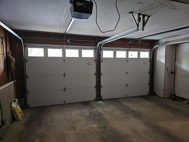 Building Photo - Amazing 3B/3B Single Family Home near Microsoft, prime Redmond location