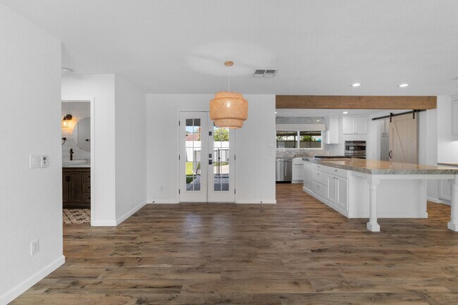 Building Photo - 6508 N 85th Pl