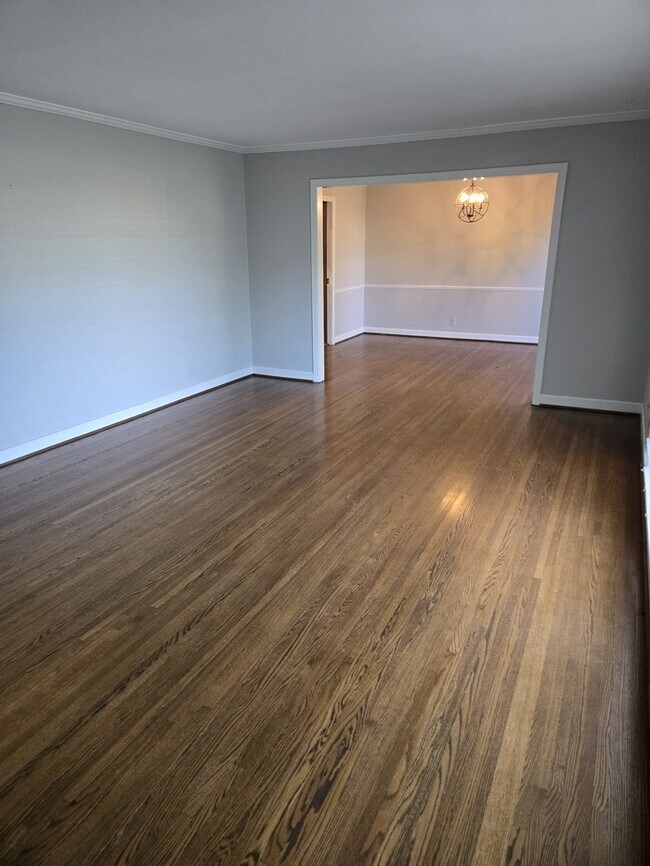 Building Photo - One-level living!