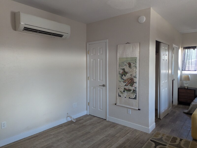 Building Photo - 1925 N Mountain Ave