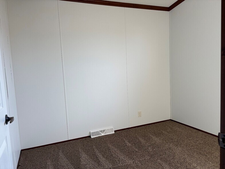 Building Photo - 2461 Sunset Dr