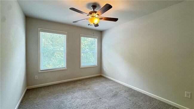 Building Photo - 285 Vista Ln