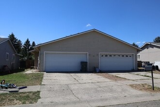 Building Photo - Duplex in Post falls
