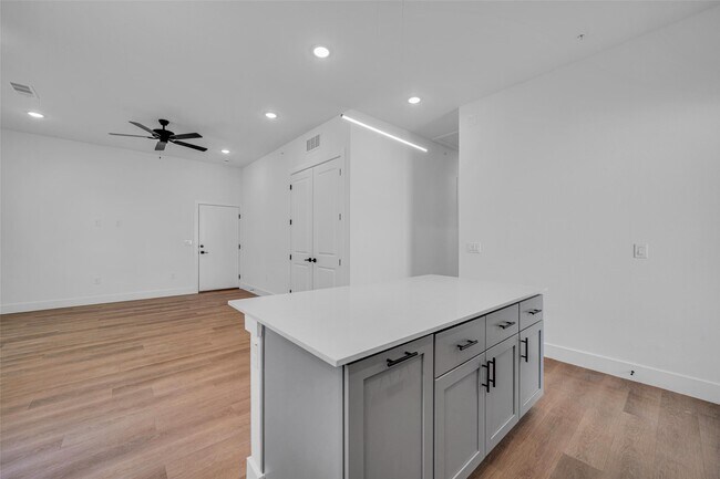 Building Photo - 1601 Mustang Dr