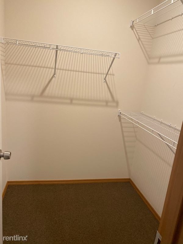 Building Photo - 2 br, 2 bath Townhome - 953 NW Circle Blvd