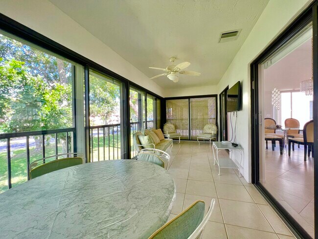 Building Photo - 10756 Bahama Palm Way