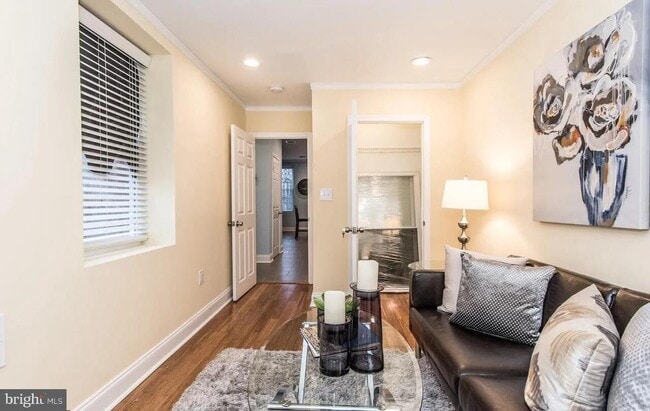 Building Photo - 2345 Turner St