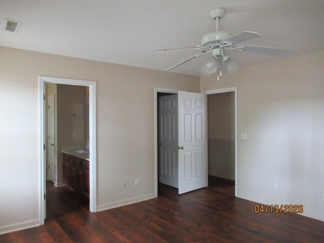 Building Photo - 3590 Oleander Dr