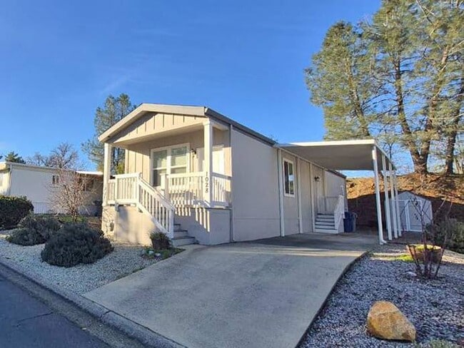 Building Photo - 1028 Shawnee Trail