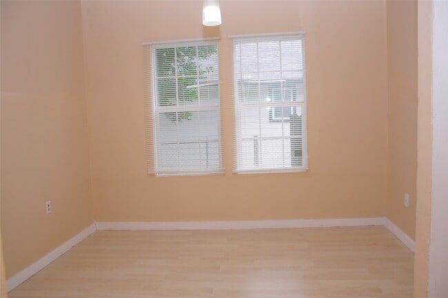 Building Photo - 1310 4th St