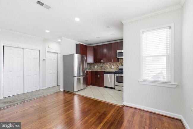 Building Photo - 2712 6th St NE