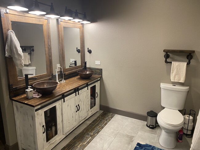 Ample Space in Bathroom - 5722 Canyon Reserve Hts