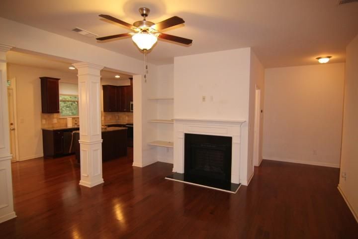 Building Photo - 5850 Vinyard Ln