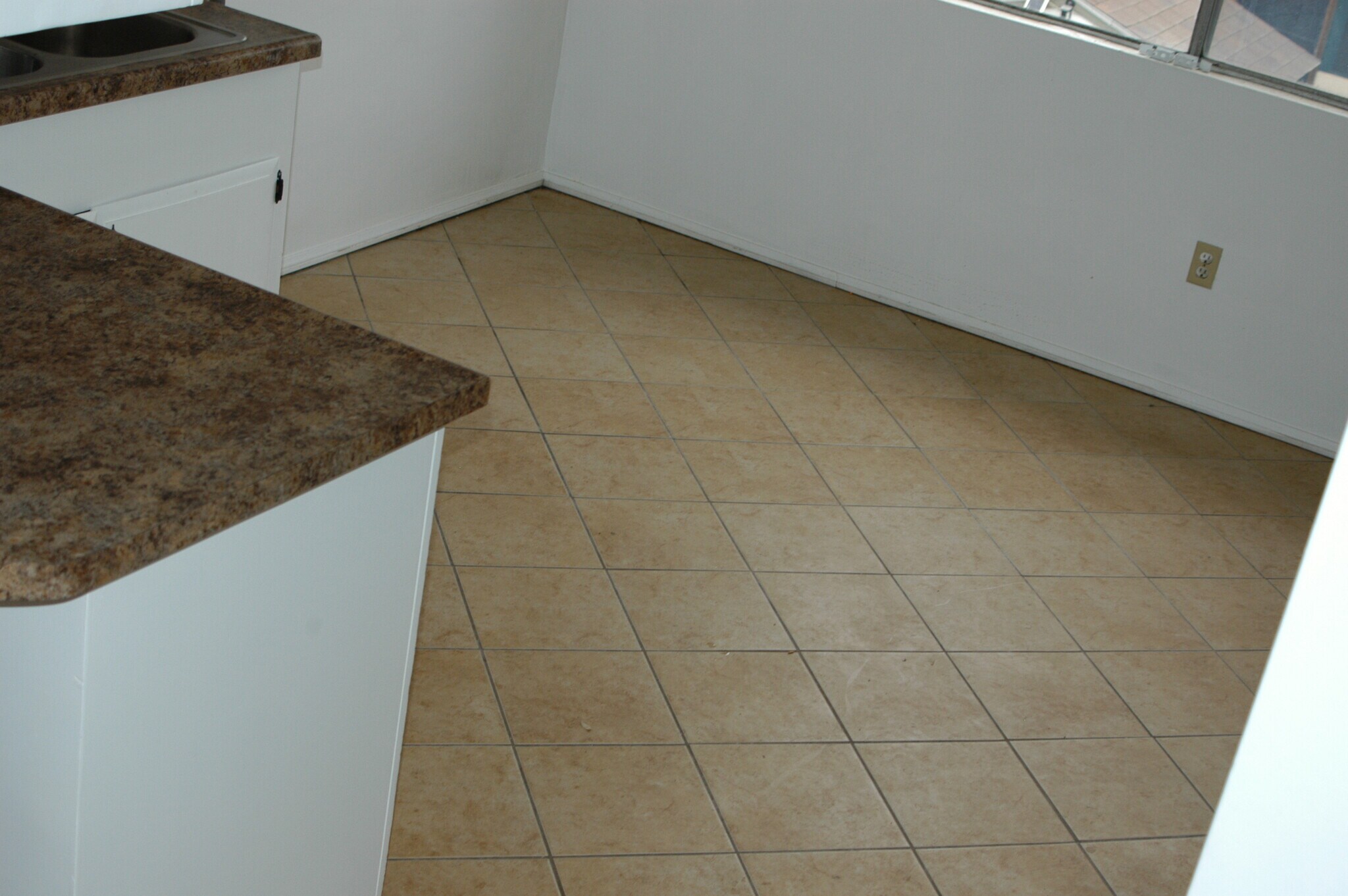 Kitchen - 7123 Lime Ave