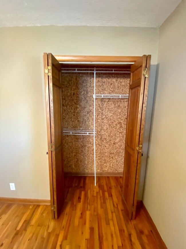 Building Photo - Super Clean 2 Bedroom - 1 Bath Home