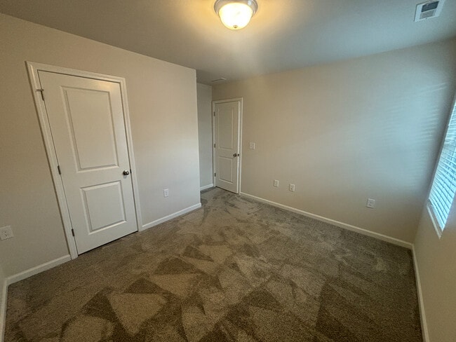 Building Photo - Room in House on Collaborative Wy