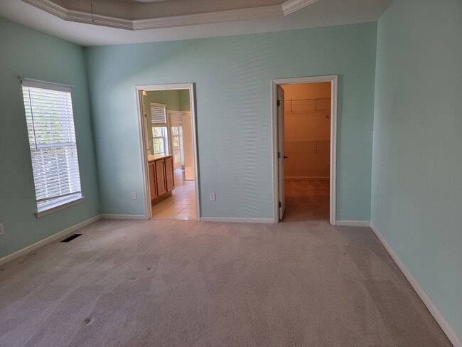 Building Photo - Location, comfort, and style—all in one place!