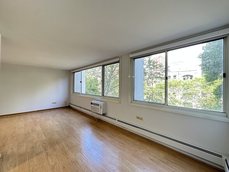 Building Photo - 1442 N Dearborn St