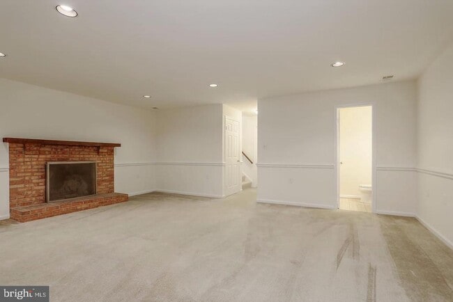 Building Photo - 13909 Woods Run Ct