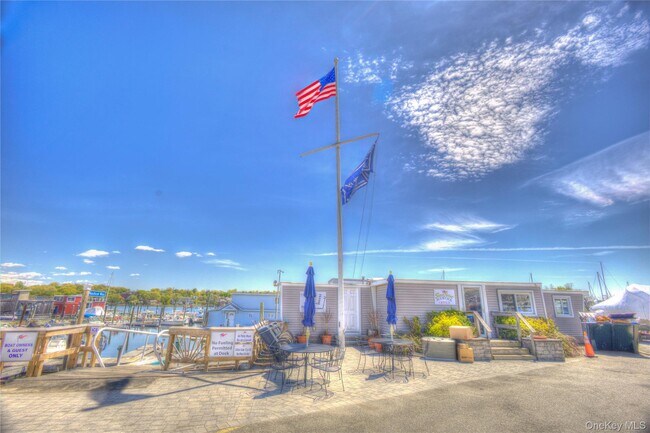 Building Photo - 3 Toms Point Ln