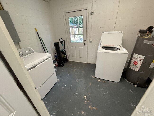 Building Photo - 1501 Croquet Dr