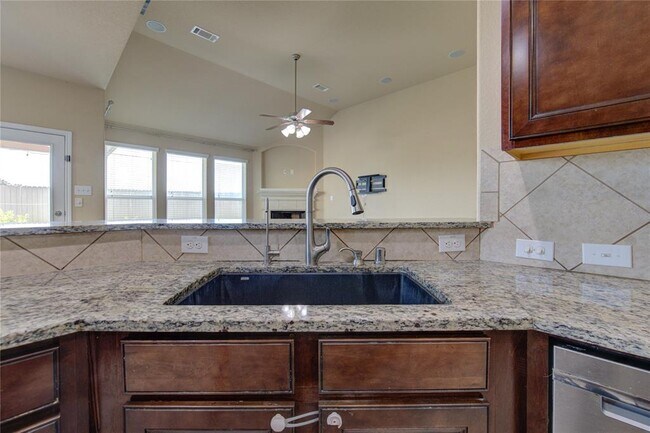 Building Photo - 6907 Stevenson Dr