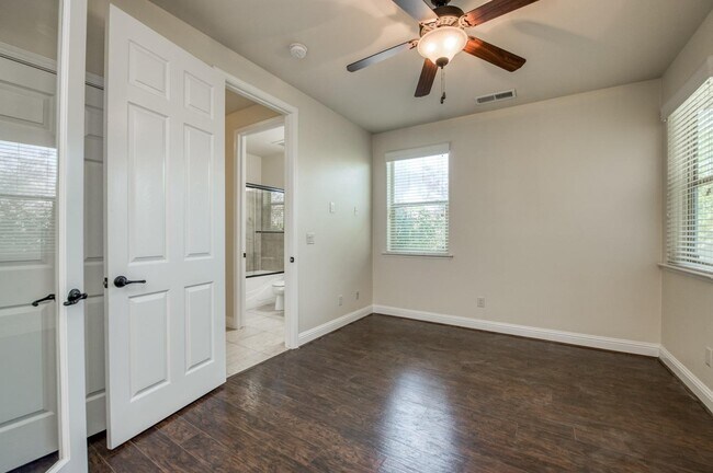 Building Photo - 11309 N Via Verona Way