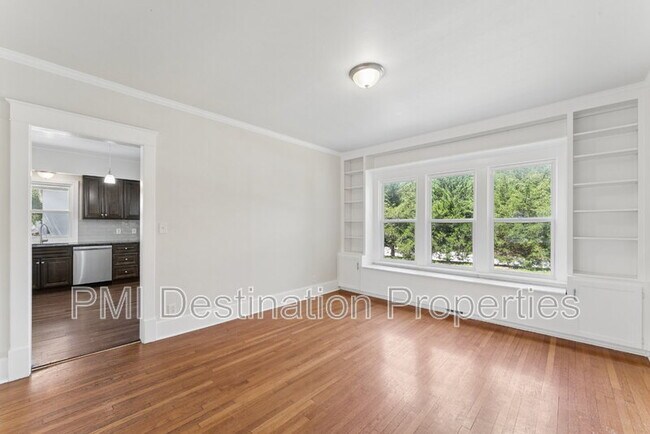 Building Photo - 204 Bury St