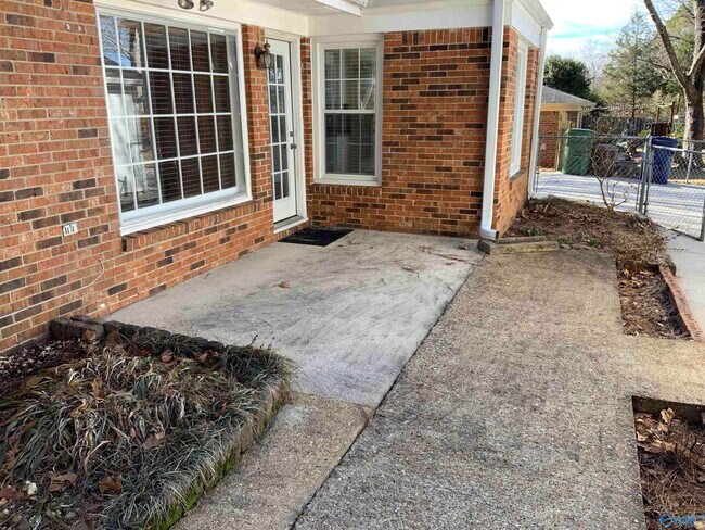 Building Photo - 2511 Galahad Dr SE