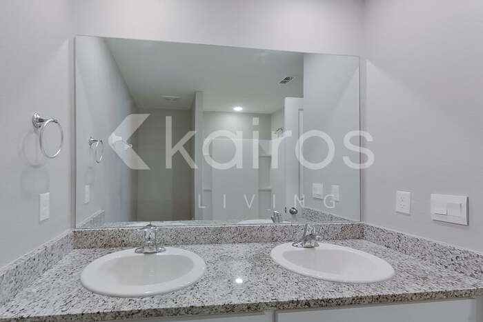 Building Photo - 8684 SW 44th Ct