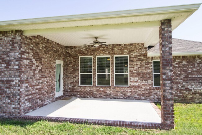 Building Photo - 8748 Estrada St