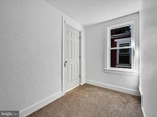 Building Photo - Newly Renovated 4 Bedroom Home in York City School District!