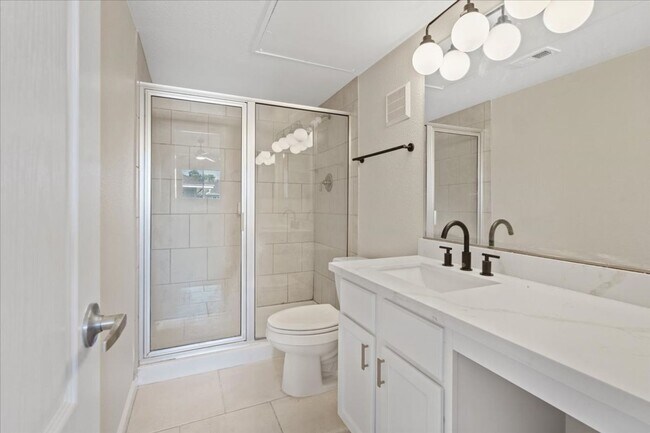 Building Photo - 669 Oakmont Ave