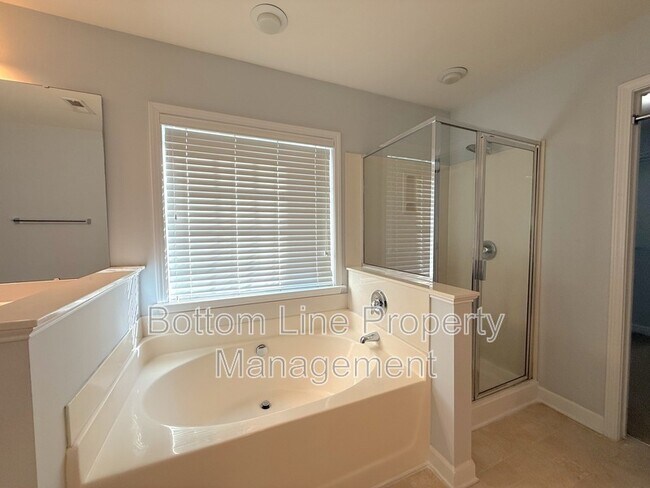 Building Photo - 2420 Early Flight Dr