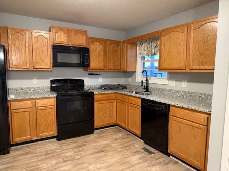 Building Photo - 199 Basin Dr