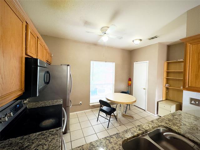 Building Photo - 3838 Brandon Park Dr