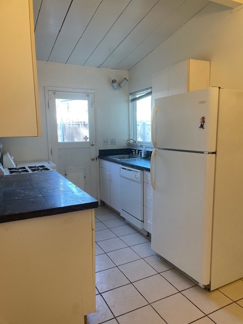 Kitchen with granite counter, refrigerator - 3121 Alma St