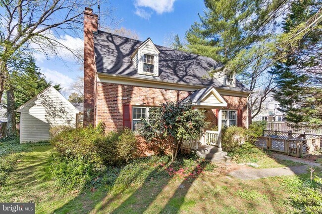 Building Photo - Palisades Gem Ready for Immediate Move-in!!