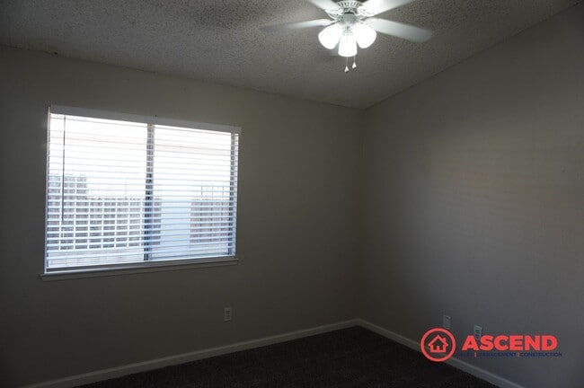 Building Photo - Beautiful 3 Bedroom Home Off Gosford!