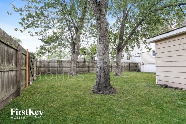 Building Photo - 124 S Chestnut Ln