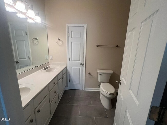 Building Photo - Room in Condo on Claret Ln