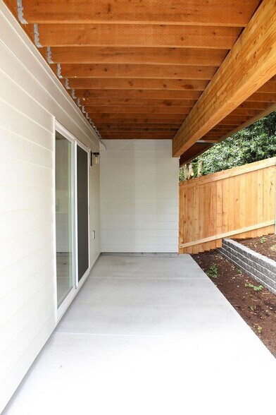 Building Photo - 4563-4563 N Borthwick Ave