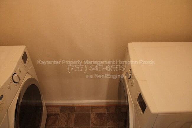 Building Photo - 1 Peachtree Ct