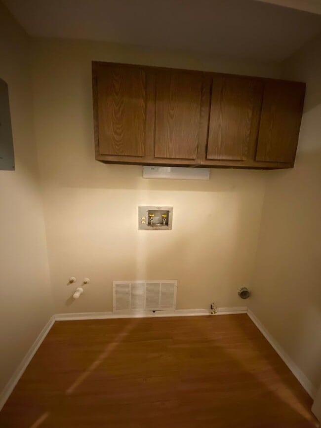 Building Photo - 1925 SE King Ave