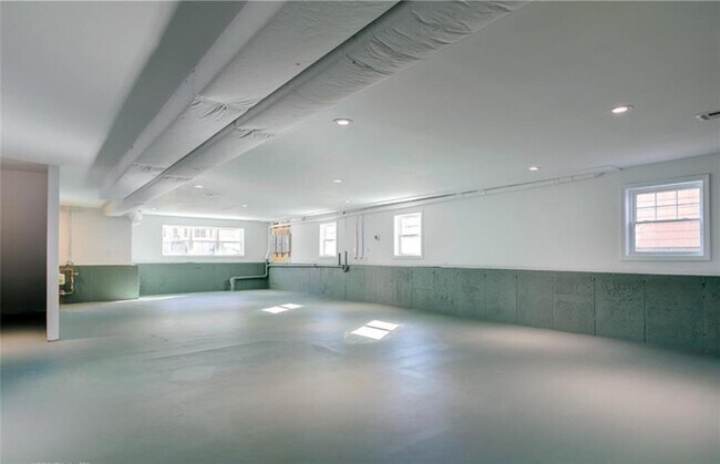 Building Photo - 17 Slocum St