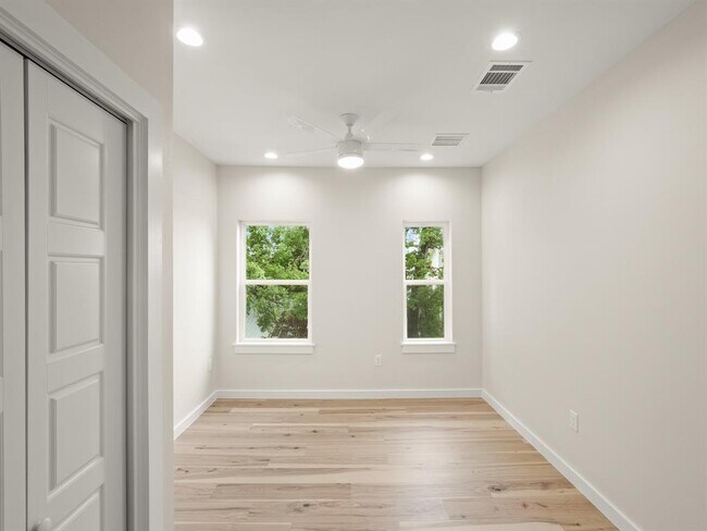 Building Photo - 1165 Nickols Ave