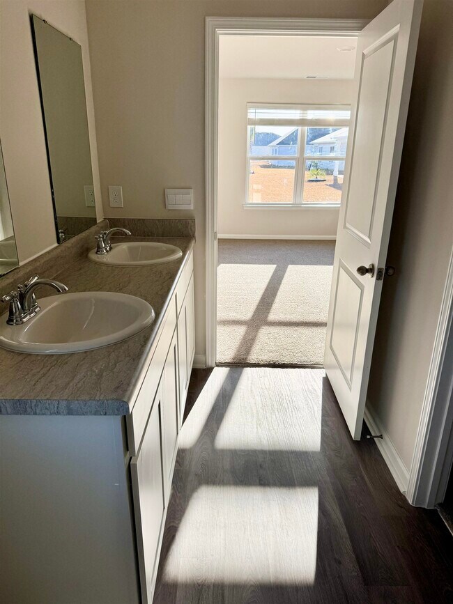 Building Photo - 141 Bud Dr