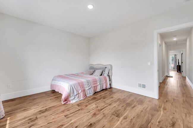 Building Photo - 285 JULIANNE Ter